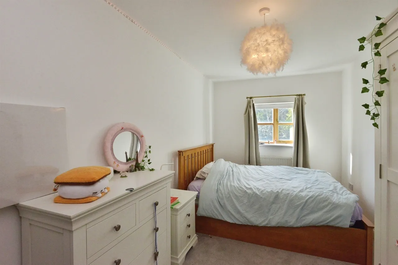 London Road, Loughton, MK5, photo 10