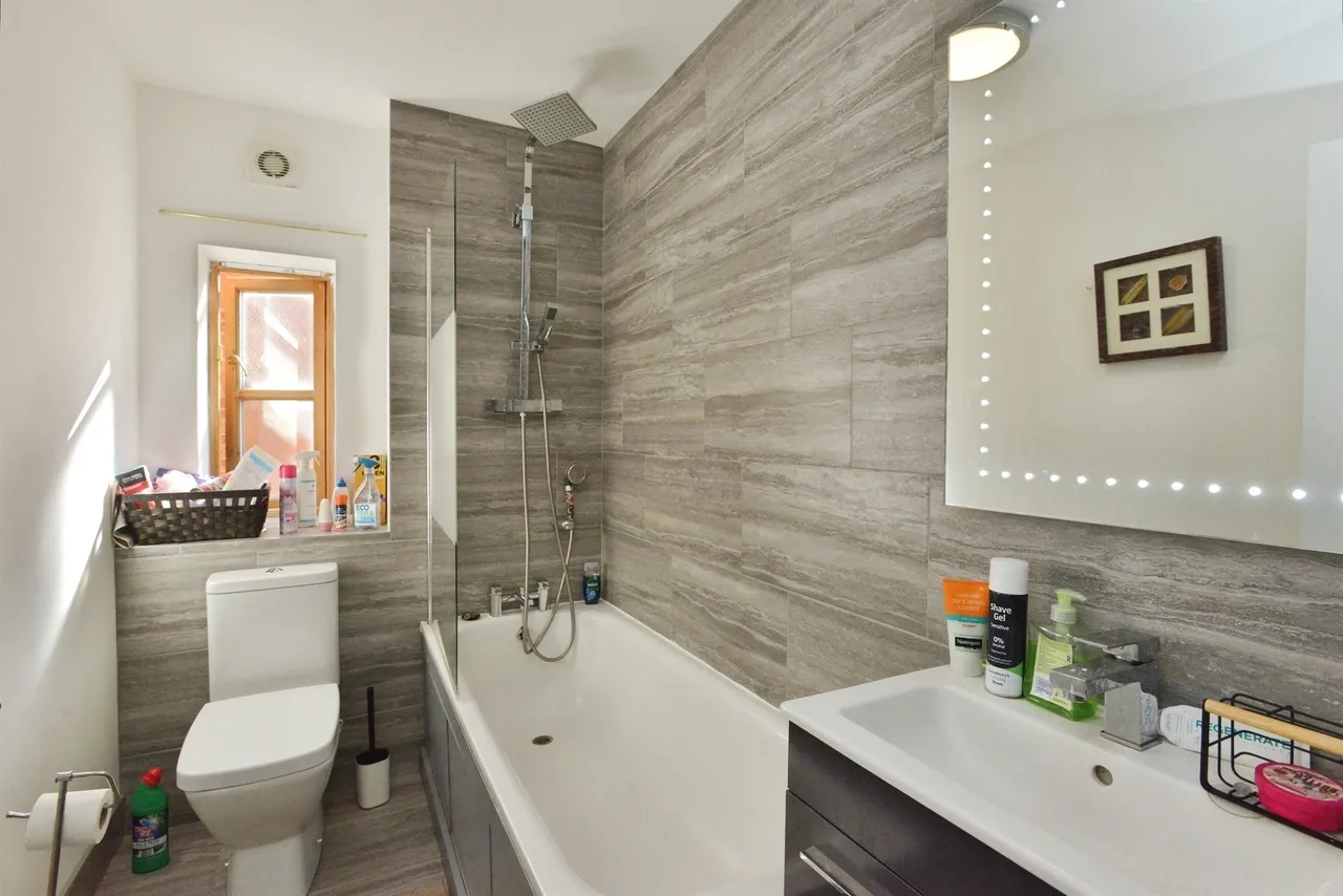 London Road, Loughton, MK5, photo 11