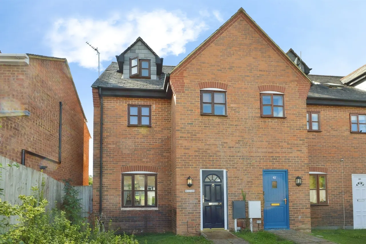 4 bed house for sale, London Road, Loughton, MK5