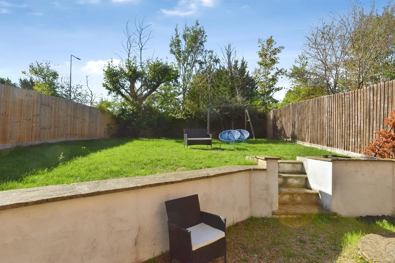 London Road, Loughton, MK5, photo 12
