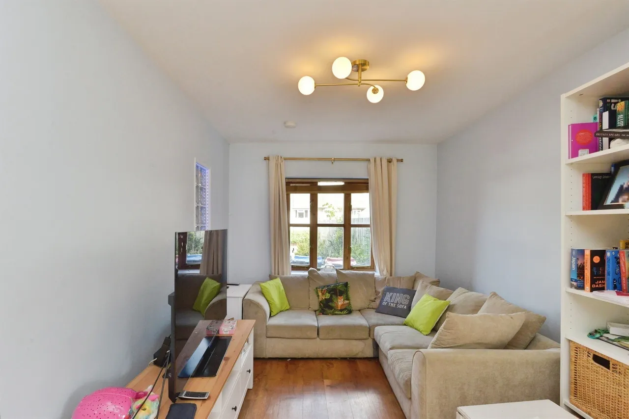 London Road, Loughton, MK5, photo 5