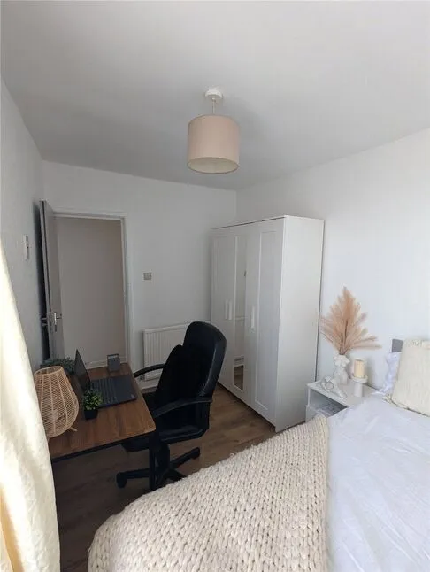 1 bed property to rent — Fawcett Road, Southsea, Hampshire, PO4