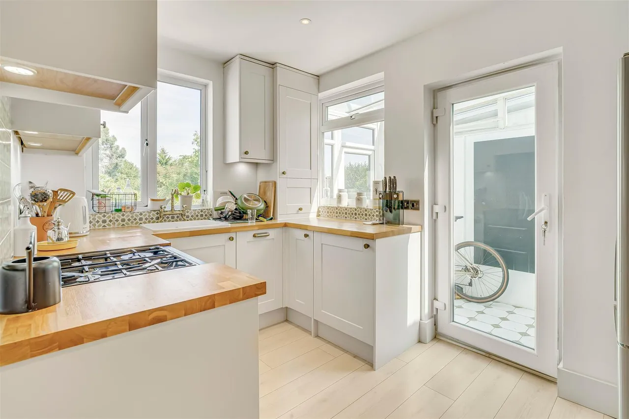 Upper Richmond Road West, East Sheen, SW14, photo 2