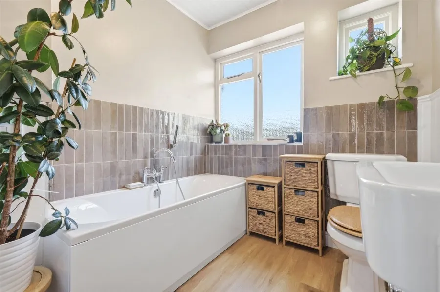 with 3 bedrooms in Bishop's Stortford, CM23, photo 8