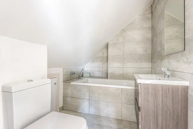 Gresham Road, Staines-upon-Thames, TW18, photo 11