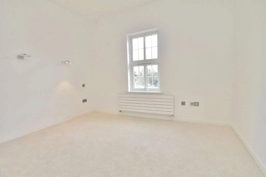 Gresham Road, Staines-upon-Thames, TW18, photo 8