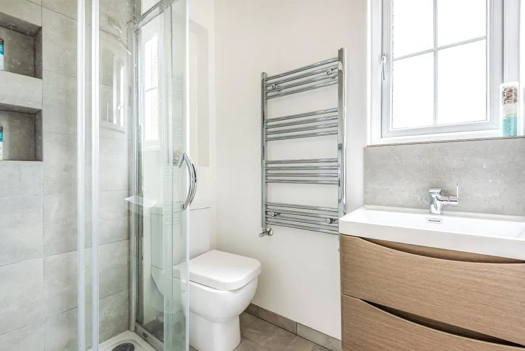 Gresham Road, Staines-upon-Thames, TW18, photo 7