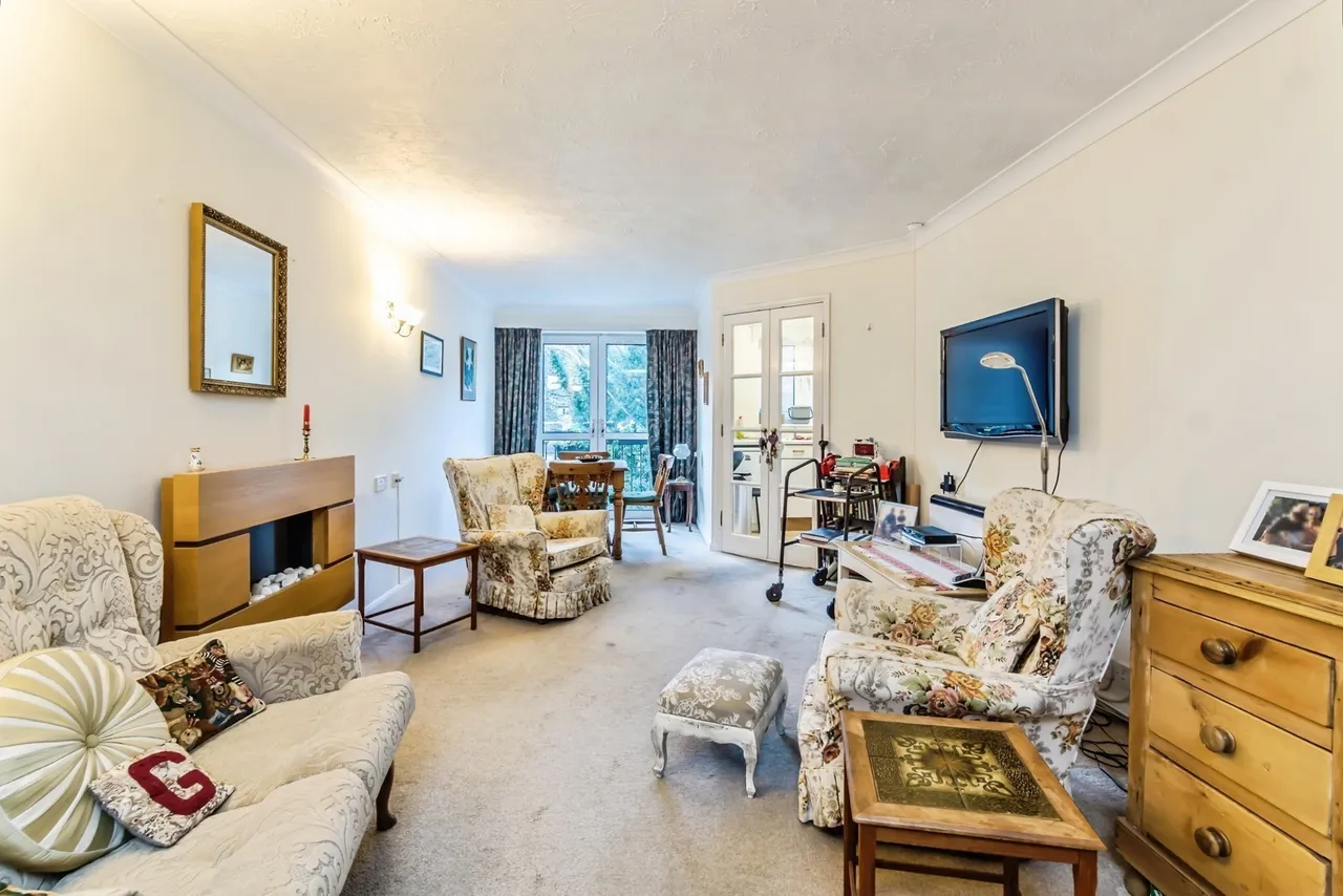 2 bed flat for sale — Croydon Road, Caterham, Surrey, CR3
