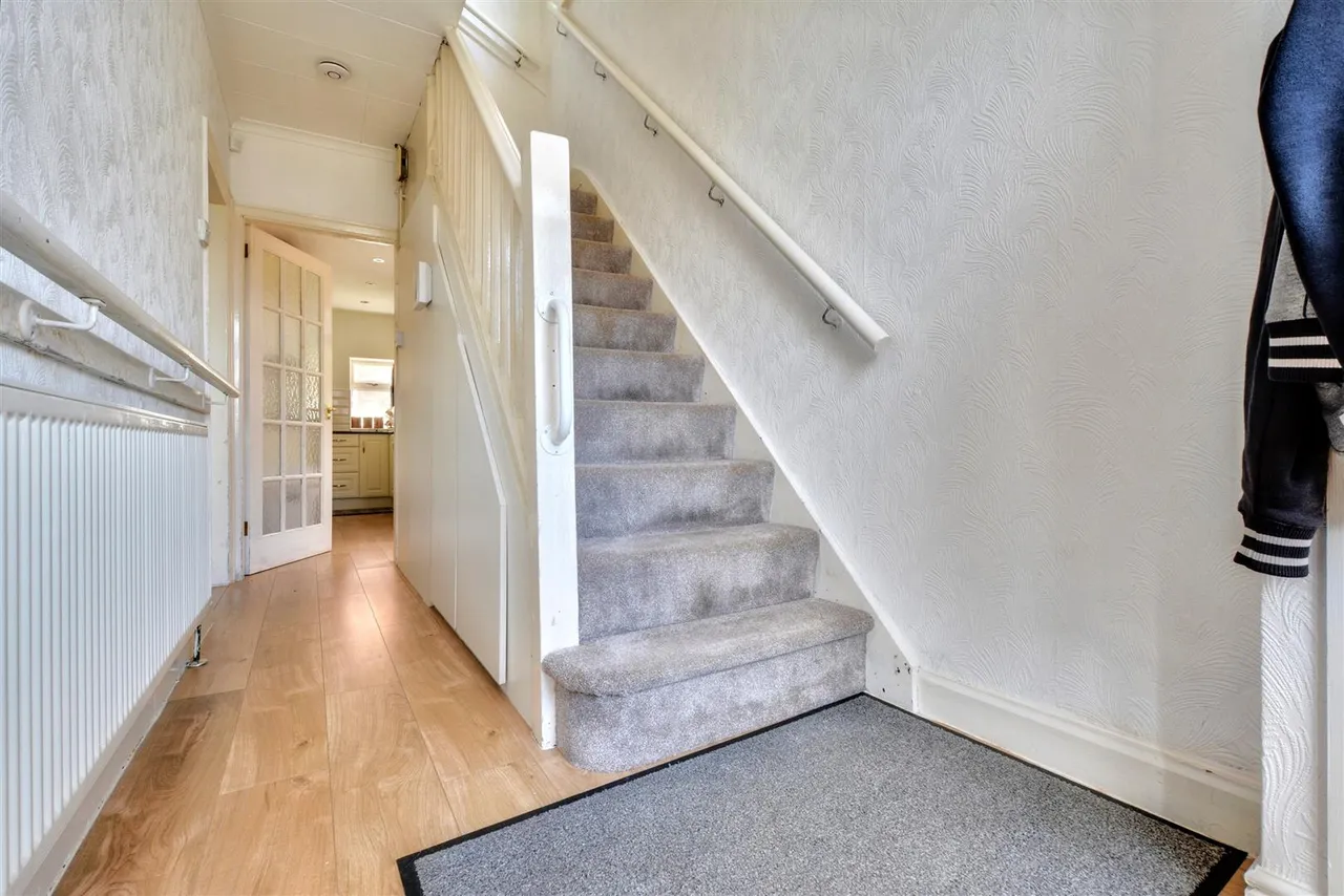 Adbolton Avenue, Gedling, NG4, photo 3