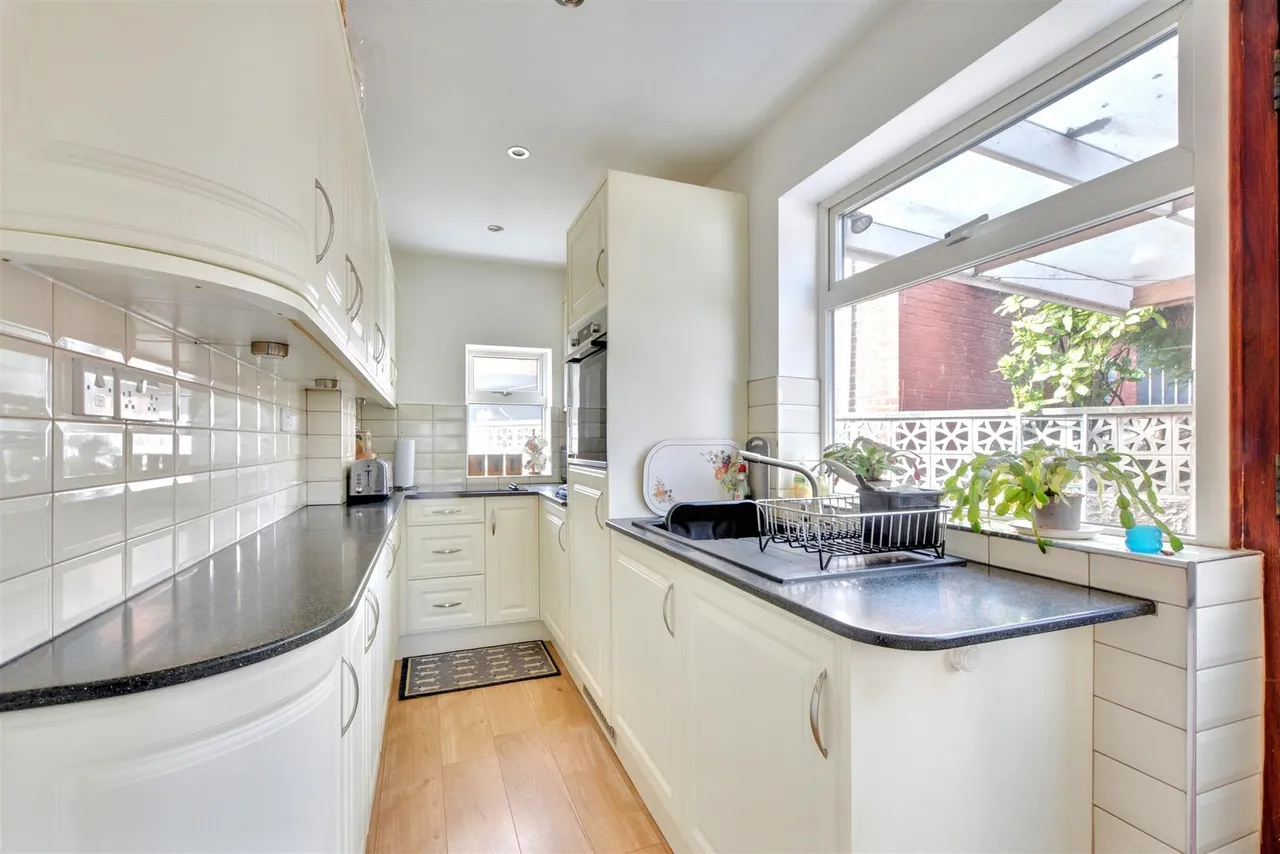 Adbolton Avenue, Gedling, NG4, photo 2
