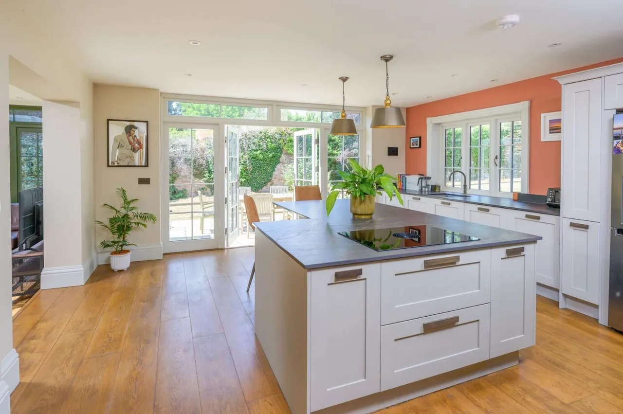 Castle Lane, Donnington, Newbury, Berkshire, RG14 2LD, photo 5