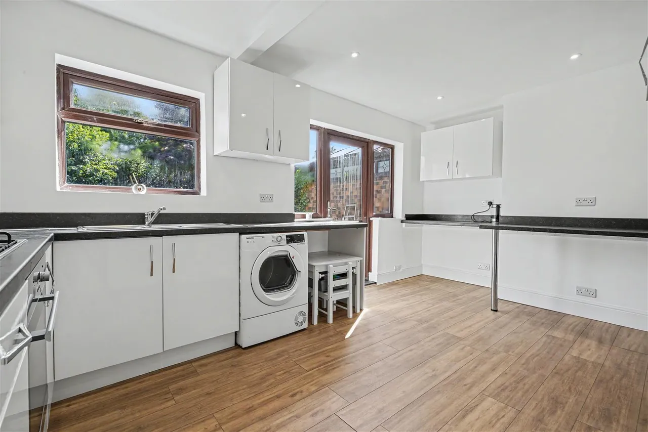 West Crescent, Beeston Rylands, NG9, photo 8
