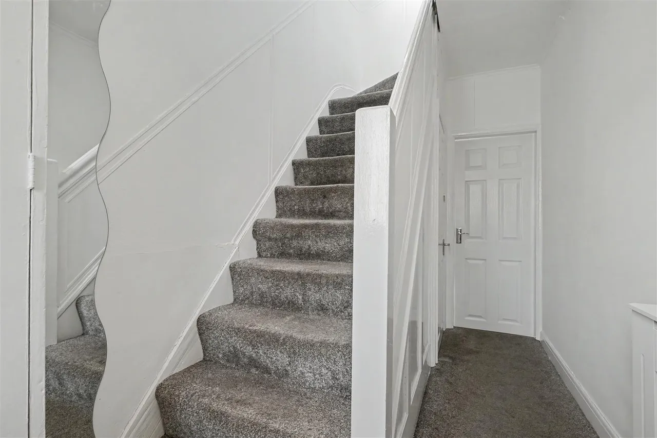 West Crescent, Beeston Rylands, NG9, photo 5