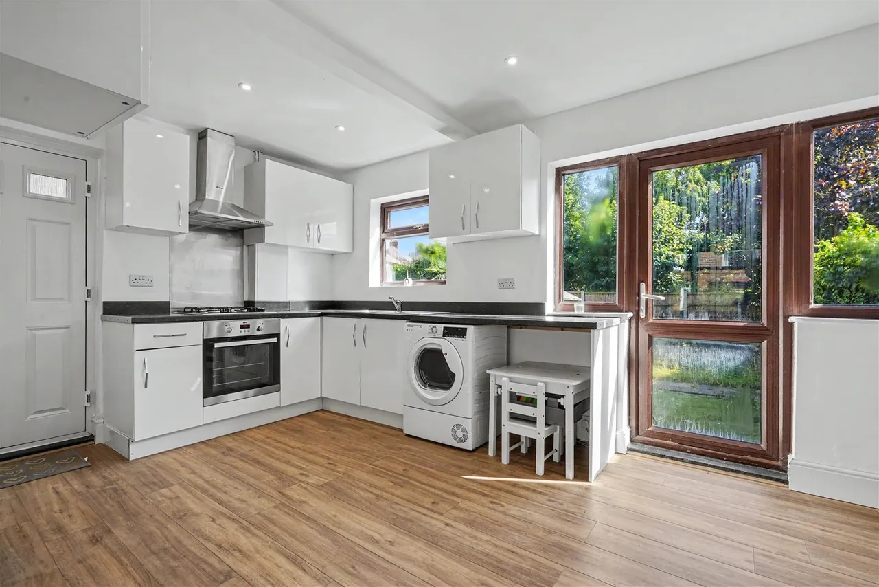 West Crescent, Beeston Rylands, NG9, photo 7