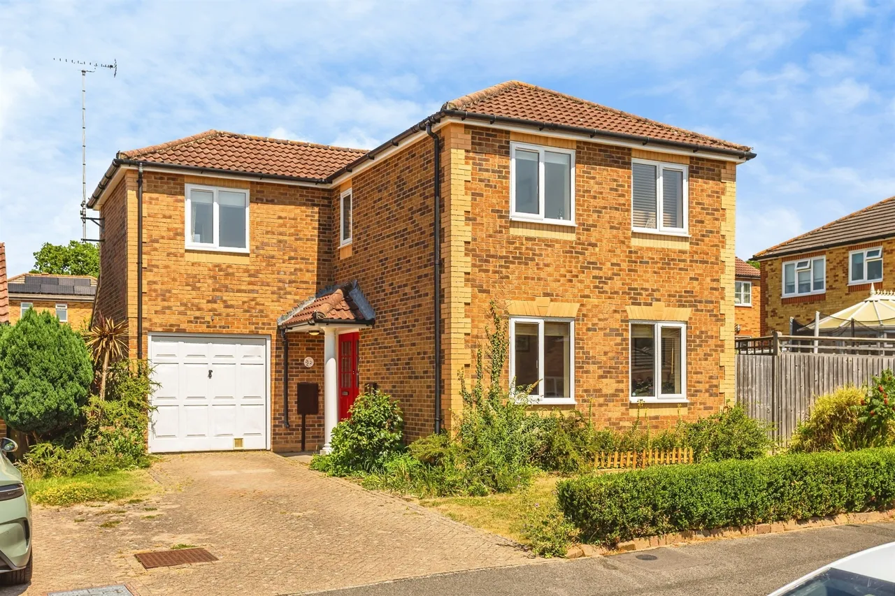4 bed house for sale — Barley Drive, Burgess Hill