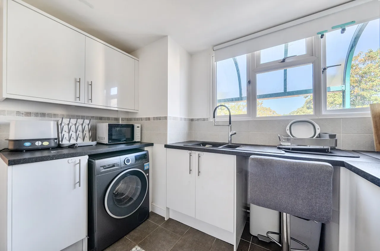 Worcester Close, Farnborough, Hampshire, GU14 8JW, photo 3