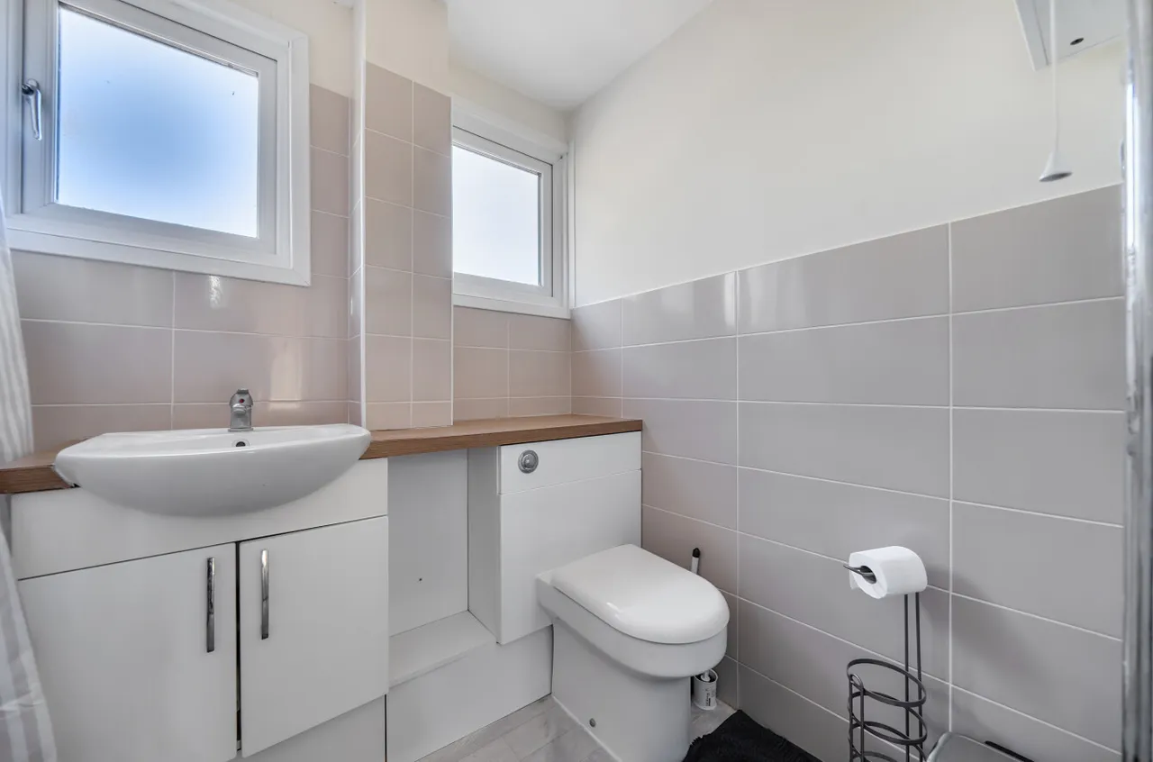 Worcester Close, Farnborough, Hampshire, GU14 8JW, photo 9