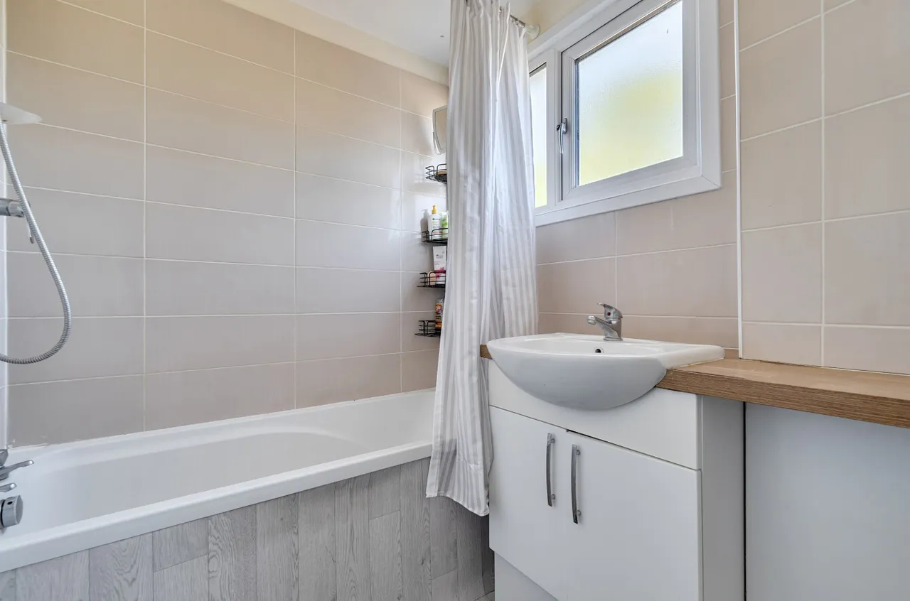 Worcester Close, Farnborough, Hampshire, GU14 8JW, photo 10