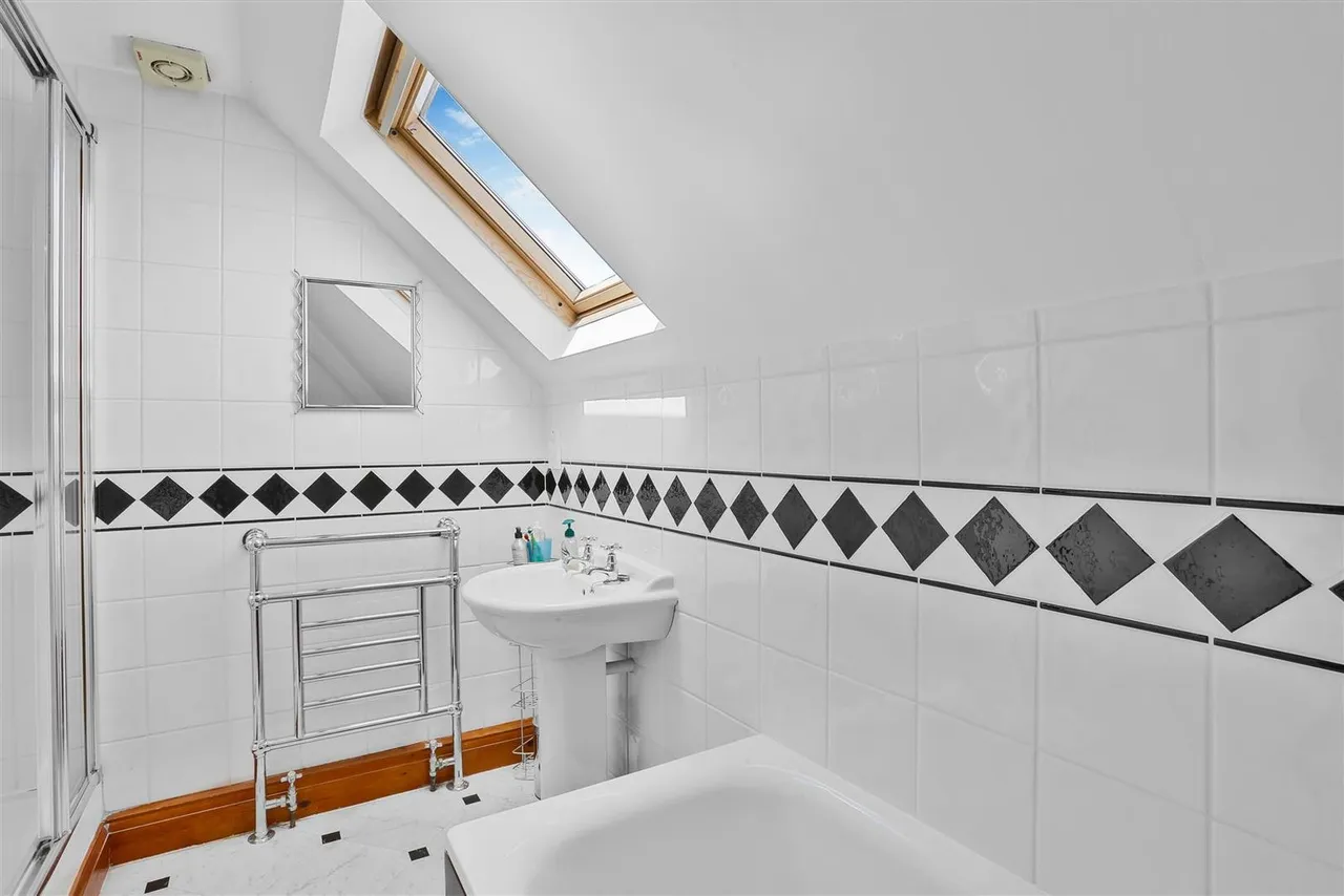 Cheyham Way, South Cheam, SM2, photo 45