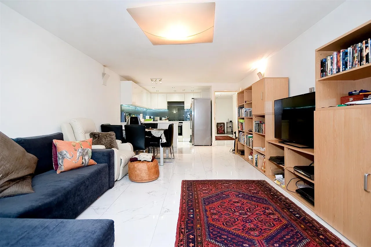 2 bed flat for sale — Harvey Lodge, Admiral Walk, London, W9 3TH