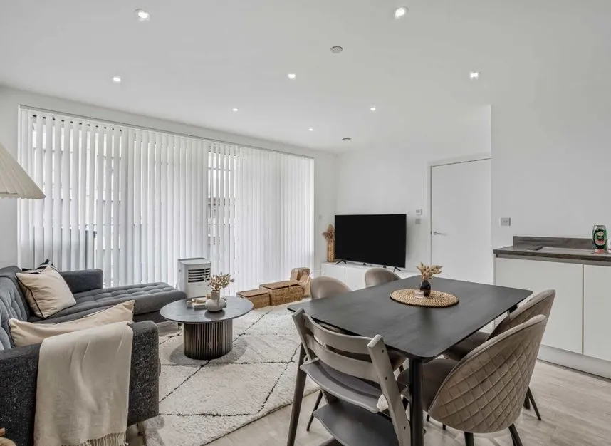 Moorhen Drive, West Hendon, NW9, photo 2