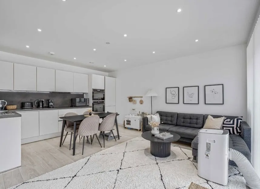 Moorhen Drive, West Hendon, NW9, photo 3