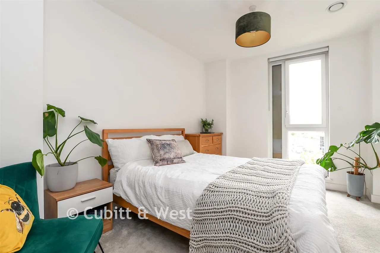 Marketfield Way, Redhill, RH1, photo 16