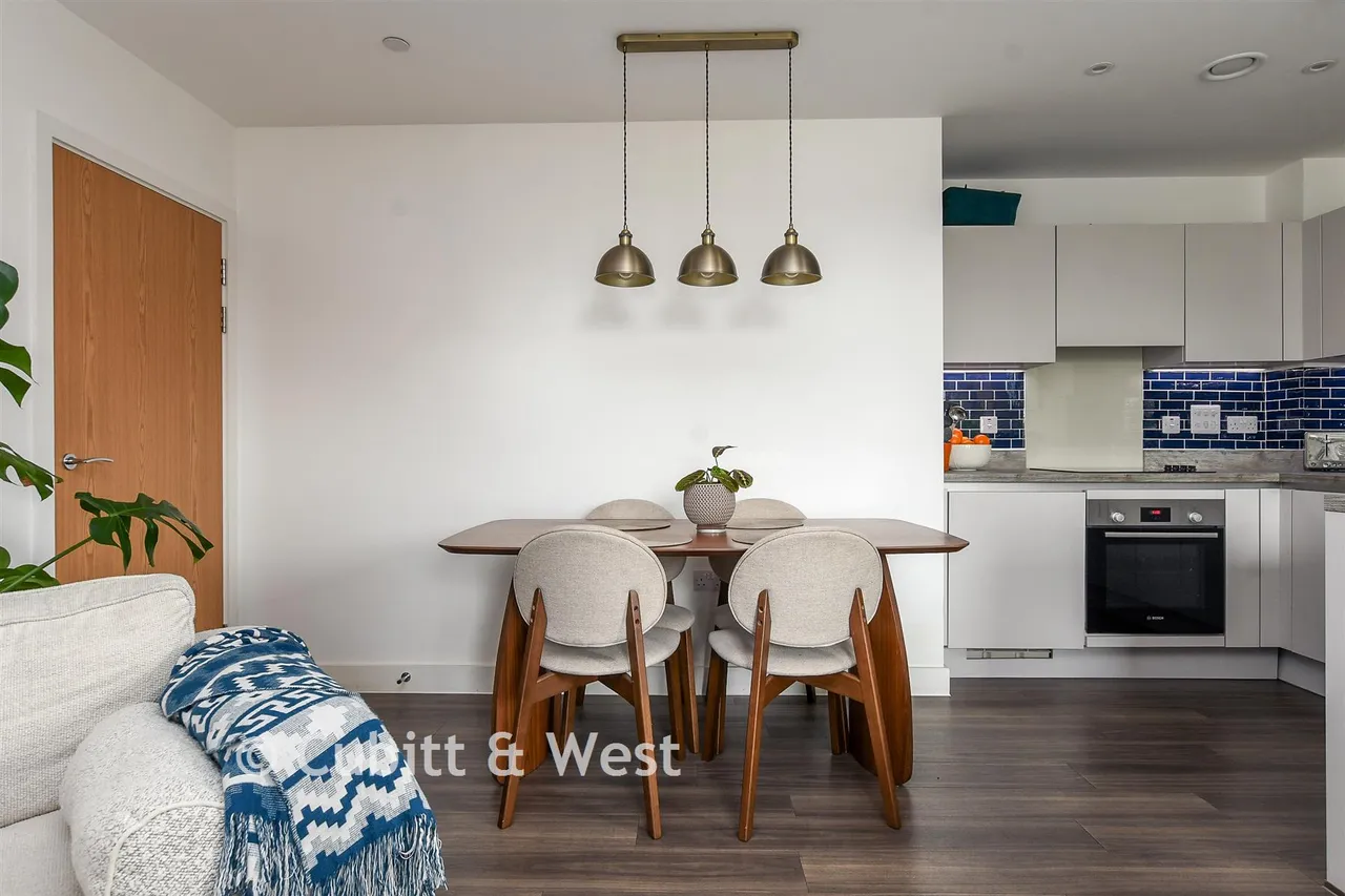Marketfield Way, Redhill, RH1, photo 5
