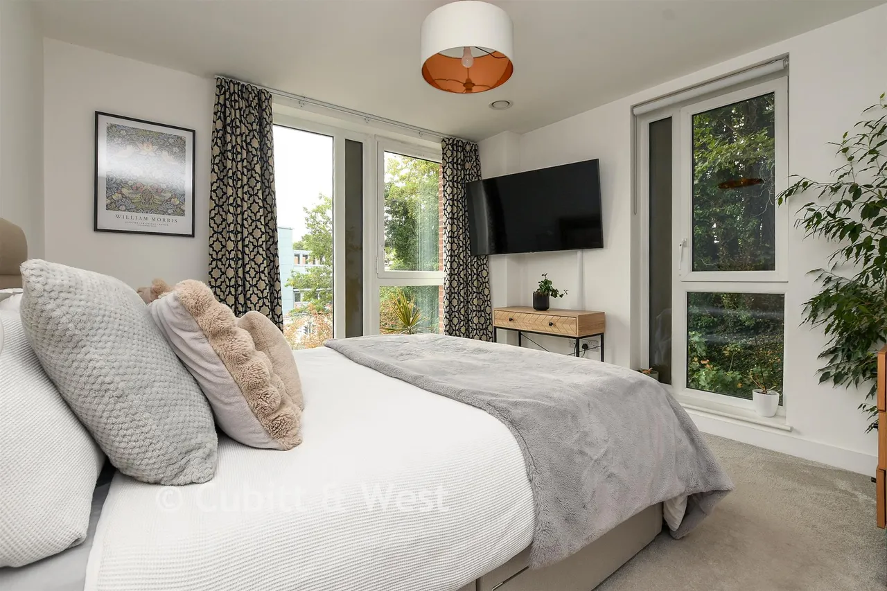 Marketfield Way, Redhill, RH1, photo 12