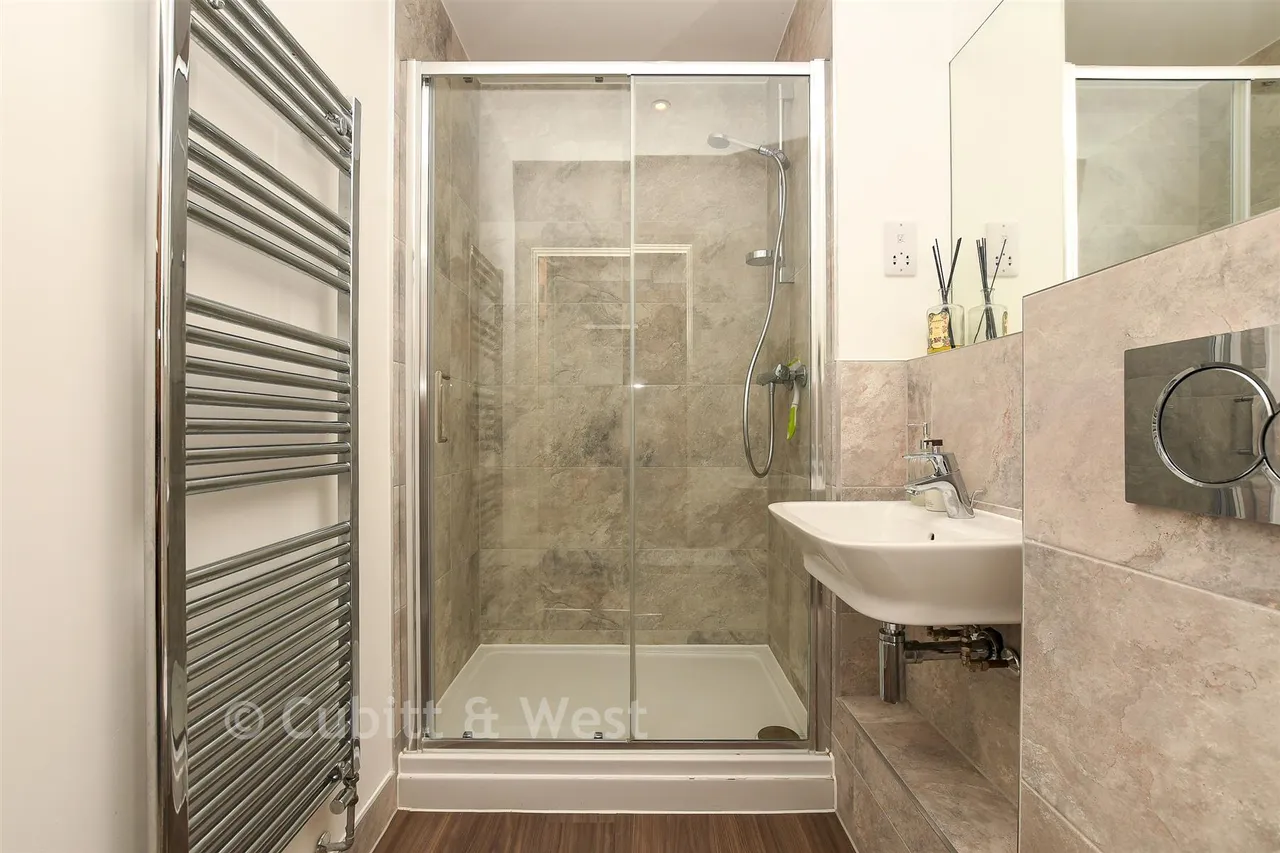 Marketfield Way, Redhill, RH1, photo 15
