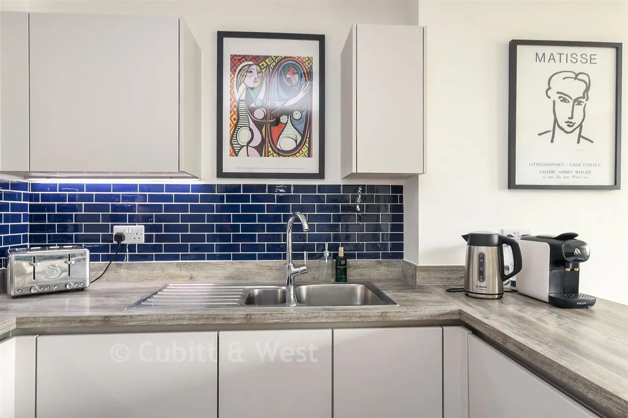 Marketfield Way, Redhill, RH1, photo 7