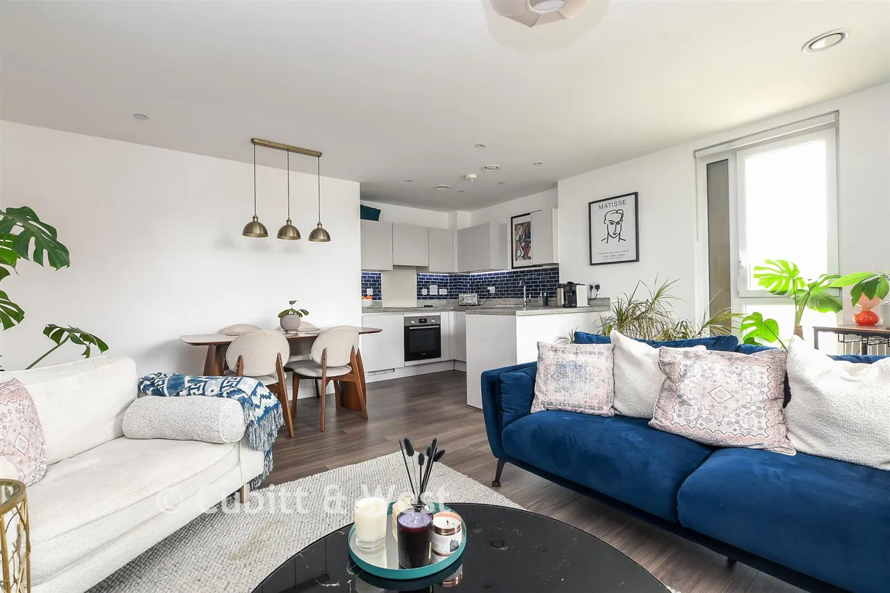 Marketfield Way, Redhill, RH1, photo 4
