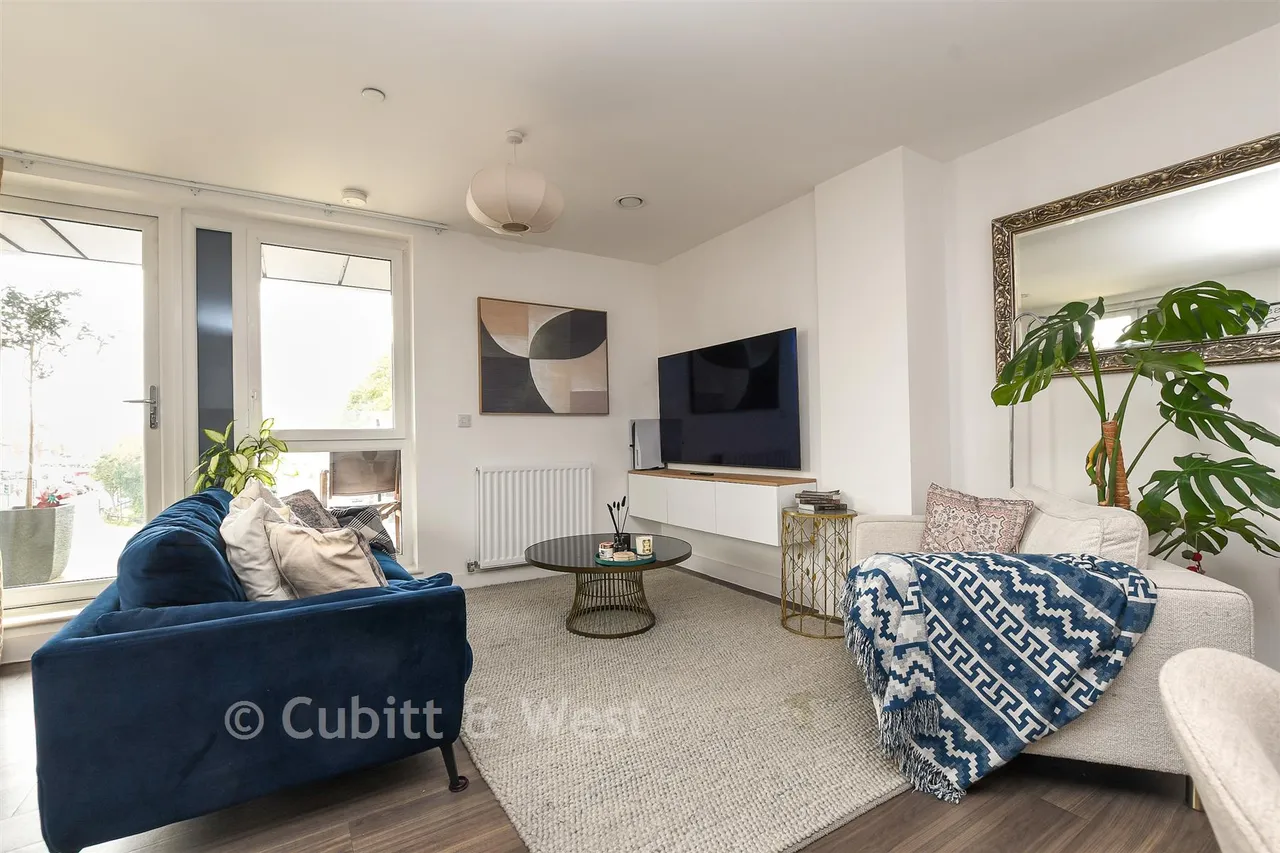 Marketfield Way, Redhill, RH1, photo 3