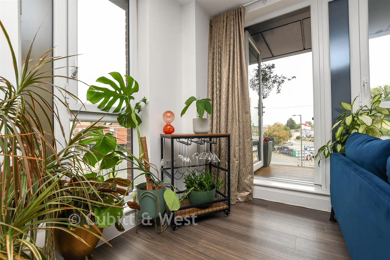 Marketfield Way, Redhill, RH1, photo 8