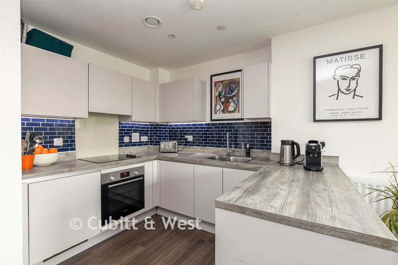 Marketfield Way, Redhill, RH1, photo 6