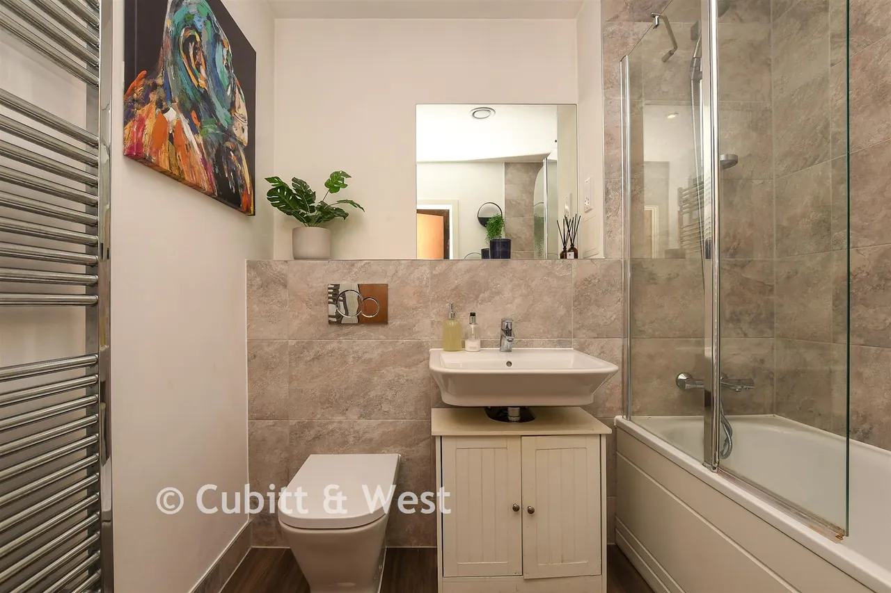 Marketfield Way, Redhill, RH1, photo 17