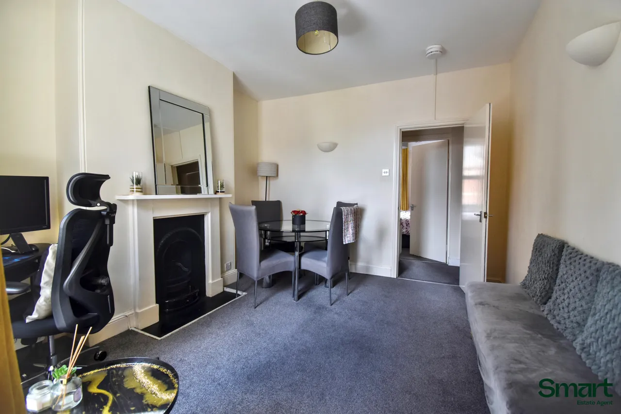 Alphington Road, Exeter, photo 16