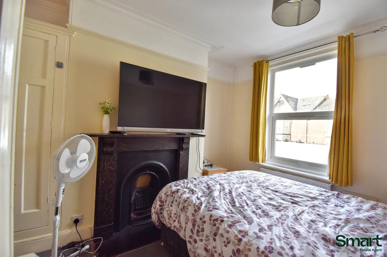 Alphington Road, Exeter, photo 18