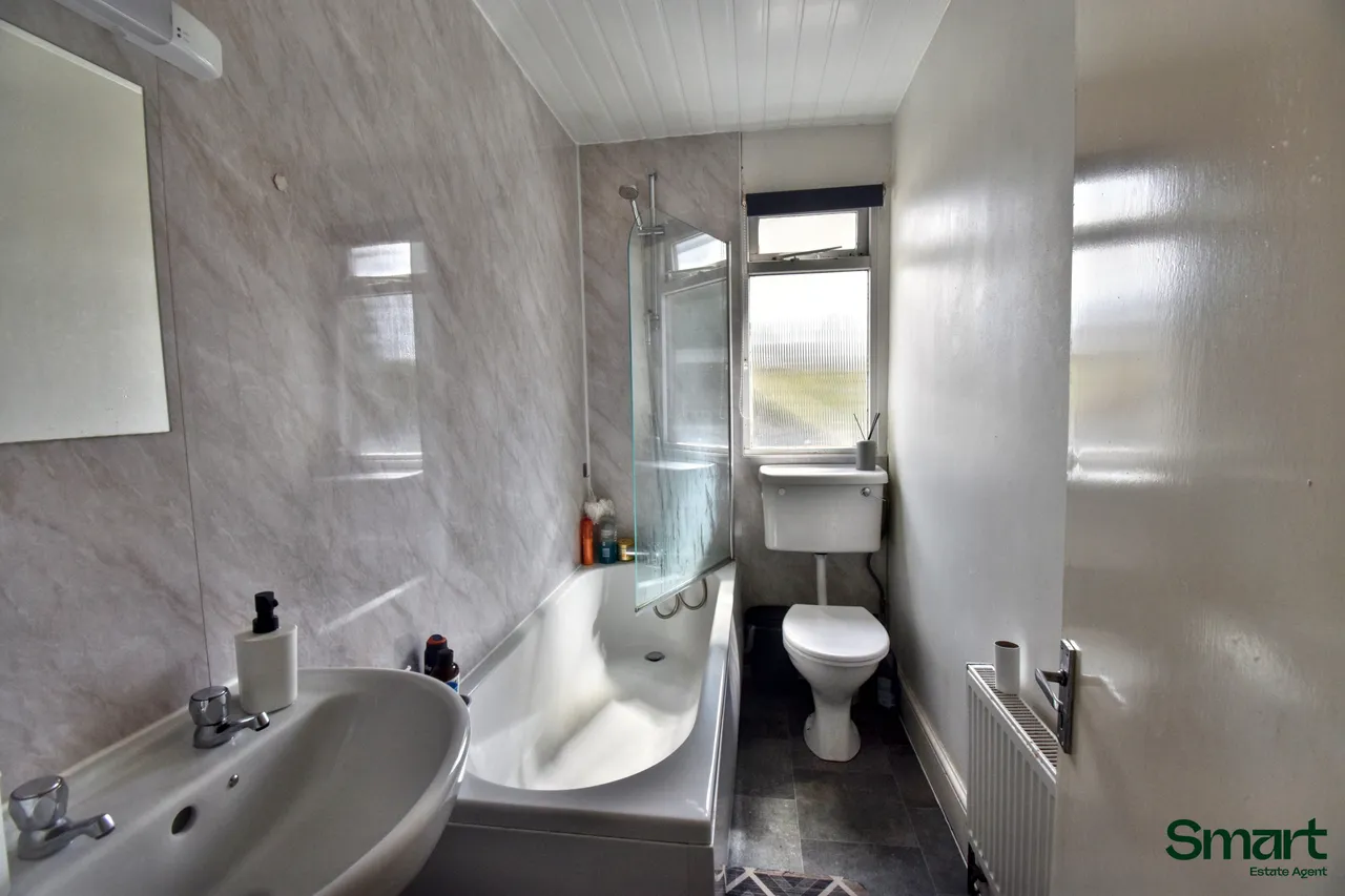 Alphington Road, Exeter, photo 15