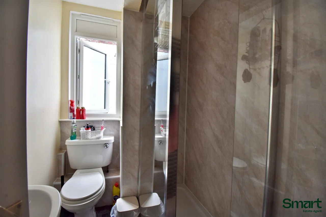 Alphington Road, Exeter, photo 9