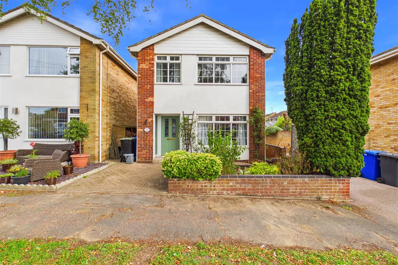 3 bed house for sale, Dorothy Hodgkin Court, Beccles, NR34
