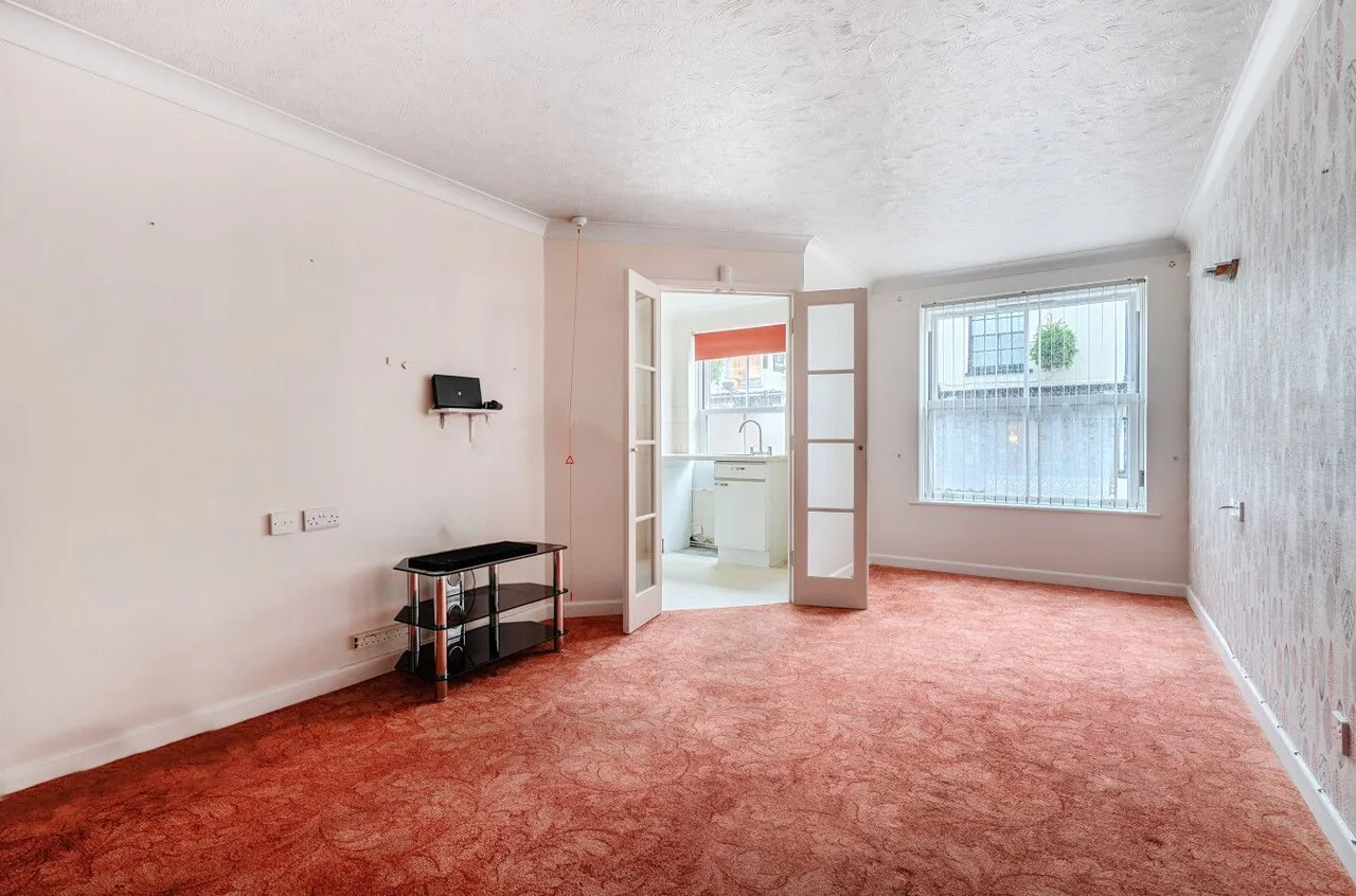 Chatham Court, Warminster, BA12, photo 3