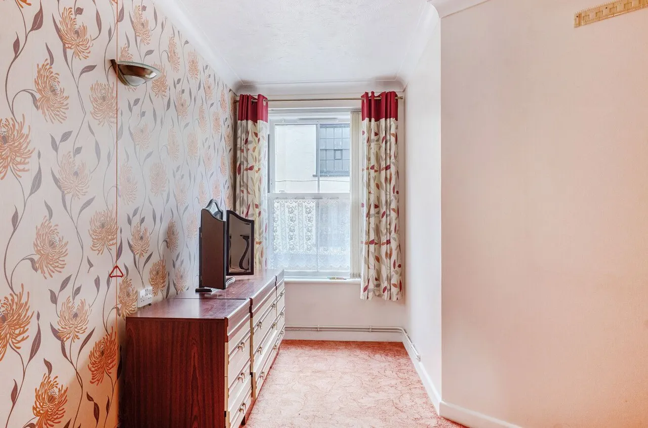 Chatham Court, Warminster, BA12, photo 11