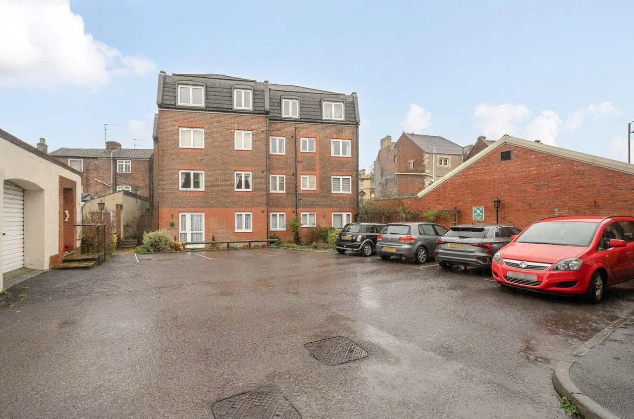 Chatham Court, Warminster, BA12, photo 15