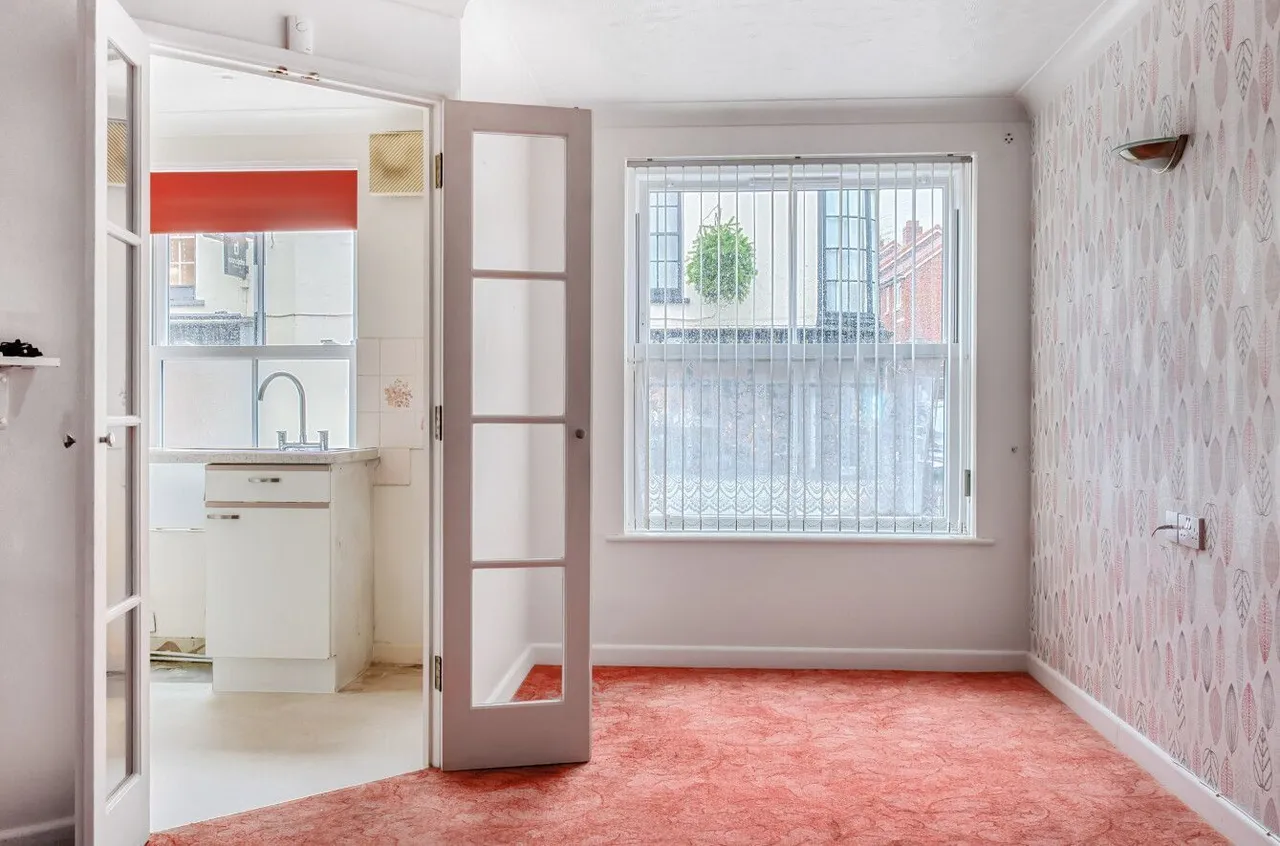 Chatham Court, Warminster, BA12, photo 4