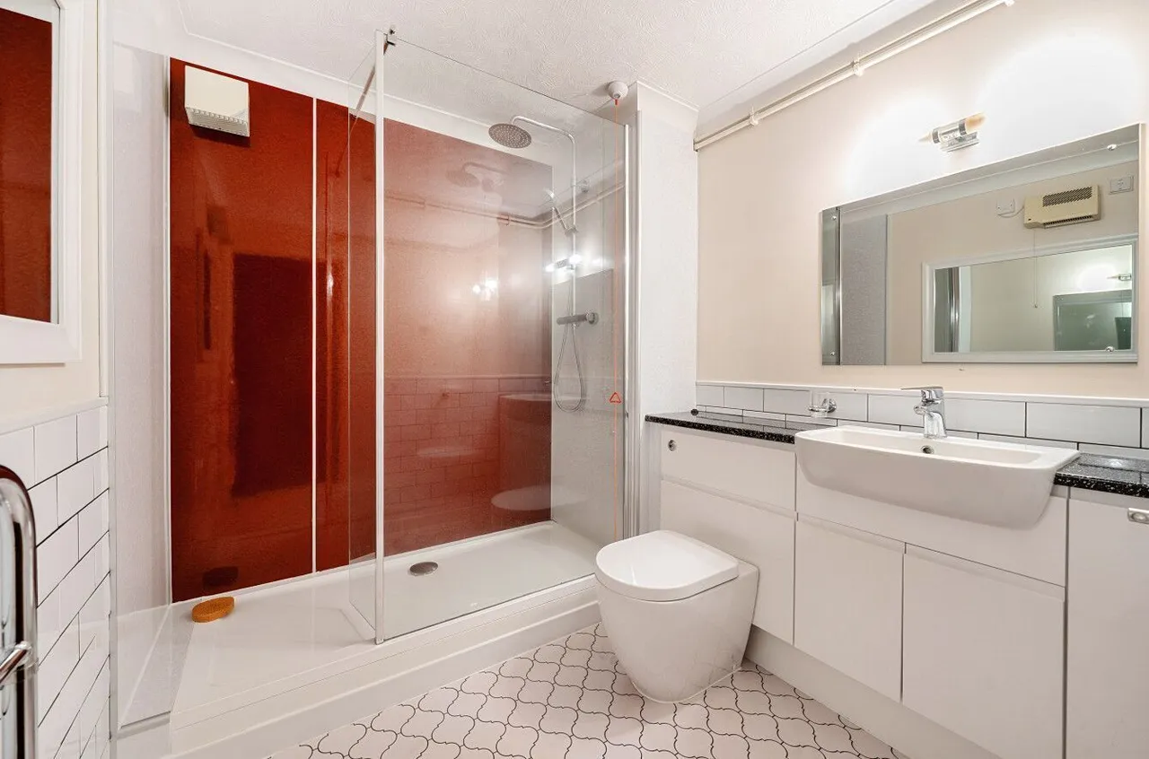 Chatham Court, Warminster, BA12, photo 9