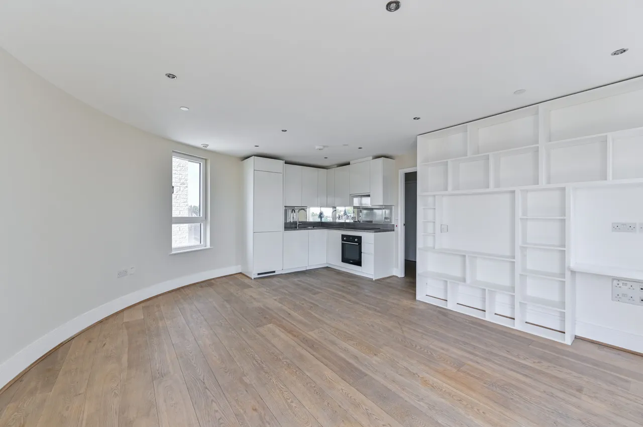 2 bed flat for sale — Flat 13, 8 Clement Avenue, London