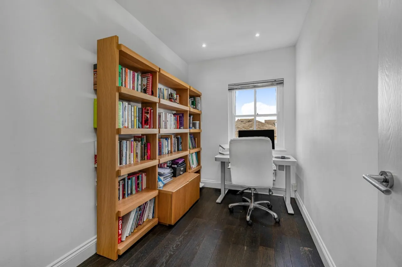Saunders Ness Road, London, E14, photo 6