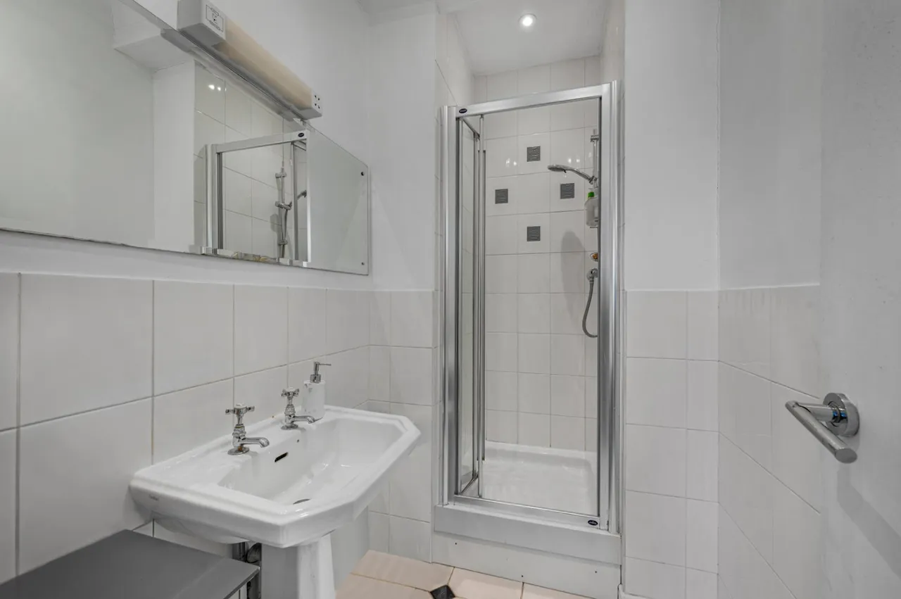 Saunders Ness Road, London, E14, photo 13