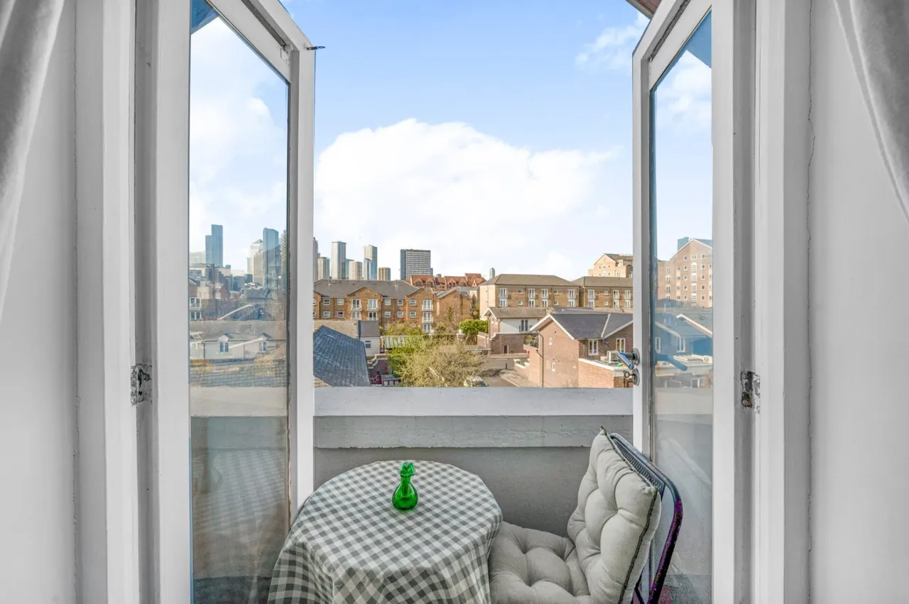 Saunders Ness Road, London, E14, photo 16